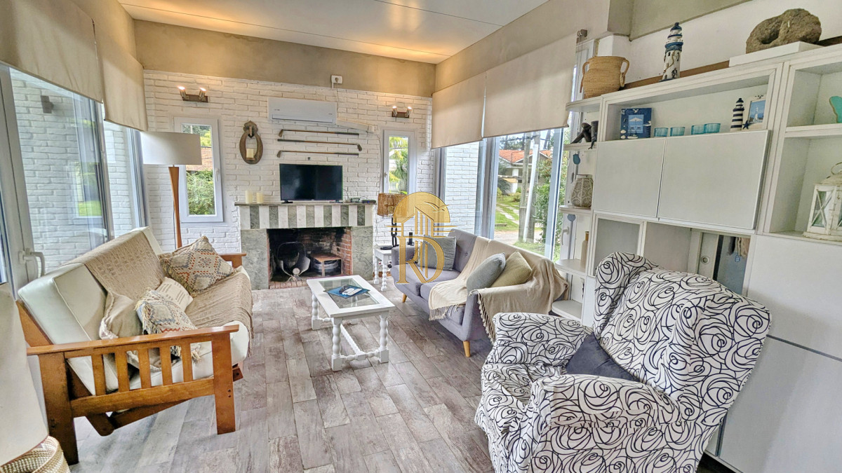 En Venta casa 3 dormitorios en Pinares, Punta del Este. -id-763-1