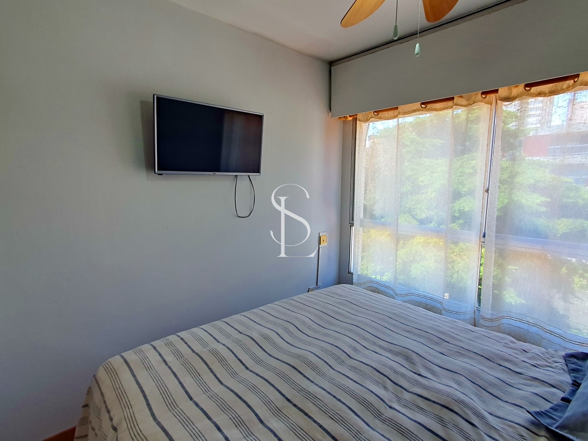 Apartamento ID.117 - En venta 2 dormitorios con parrillero y garaje en Península