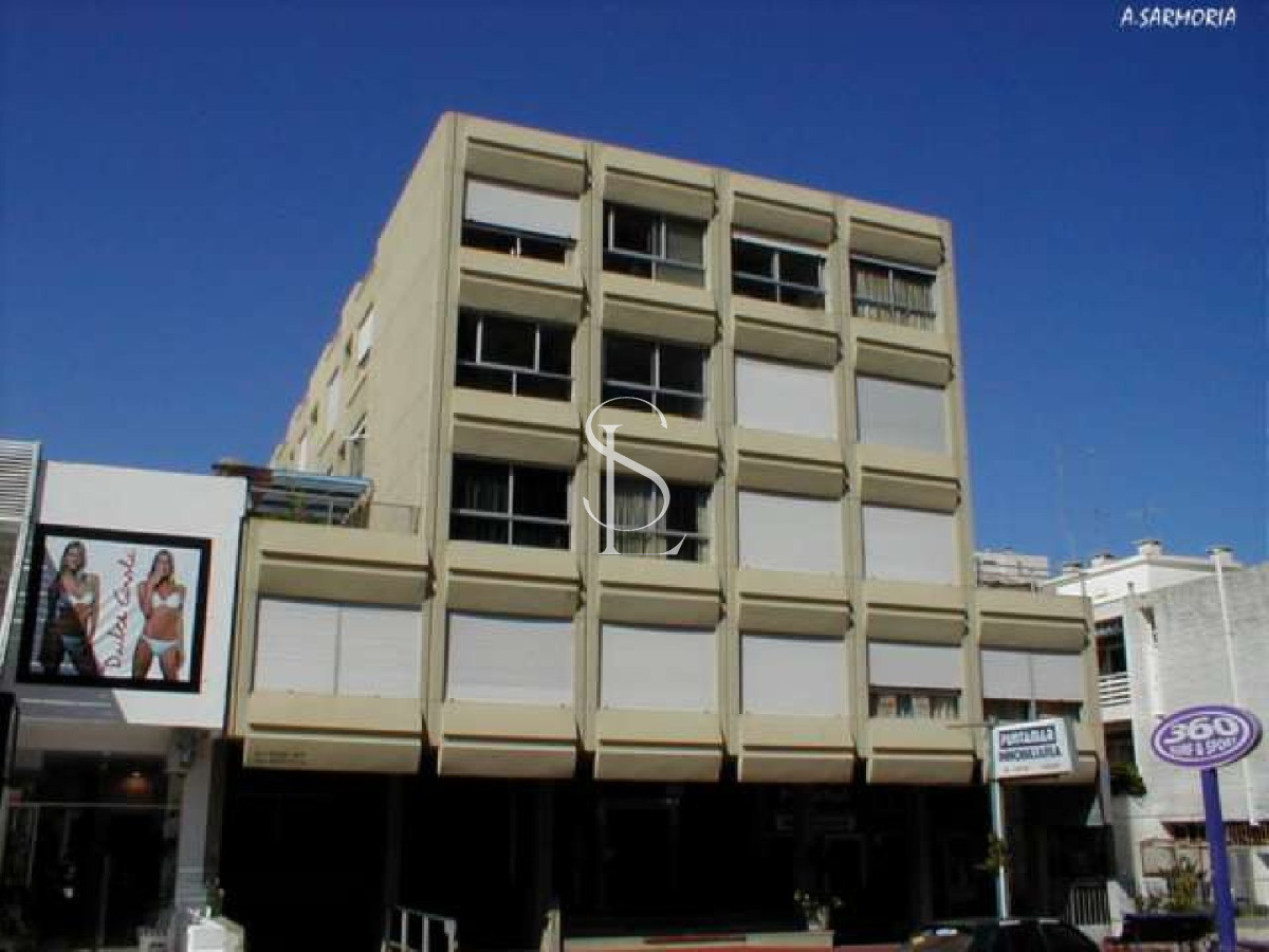 Apartamento ID.117 - En venta 2 dormitorios con parrillero y garaje en Península