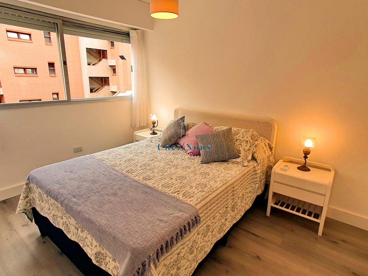 Apartamento ID.1777 - En venta apartamento reciclado 1 dormitorio con balcón y garaje en Peninsula, Punta del Este