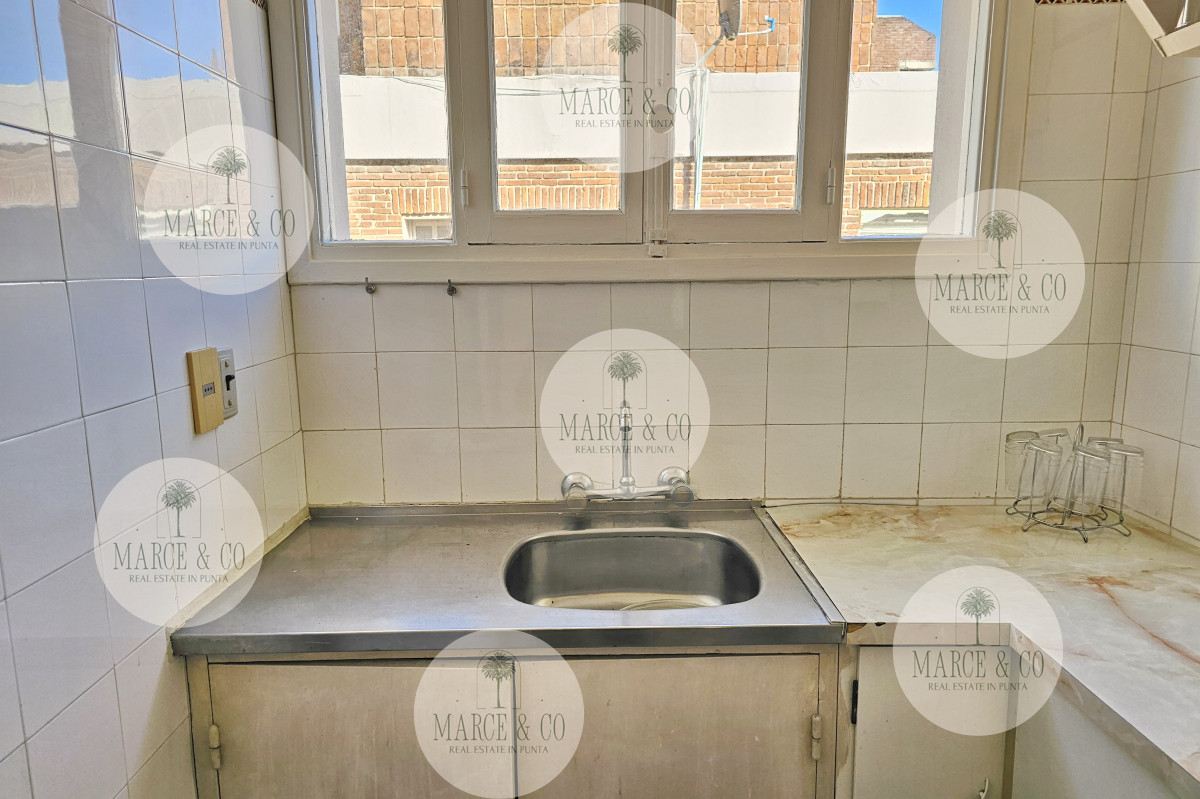 Apartamento ID.2222 - DEPARTAMENTO EN VENTA, 1 DORMITORIO, SOBRE CALLE 20, PENÍNSULA. BAJOS GASTOS COMUNES!! 