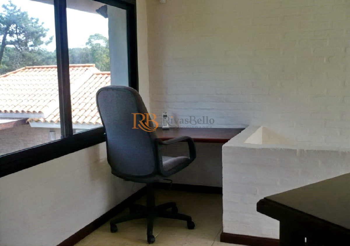 Casa ID.61 - Se vende casa 5 dormitorios, con piscina en Rincon del Indio, playa Brava, Punta del Este.