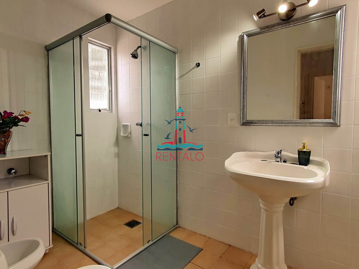 Casa ID.266 - Vendo casa 4 dormitorios en zona Shopping, Lugano, Punta del Este