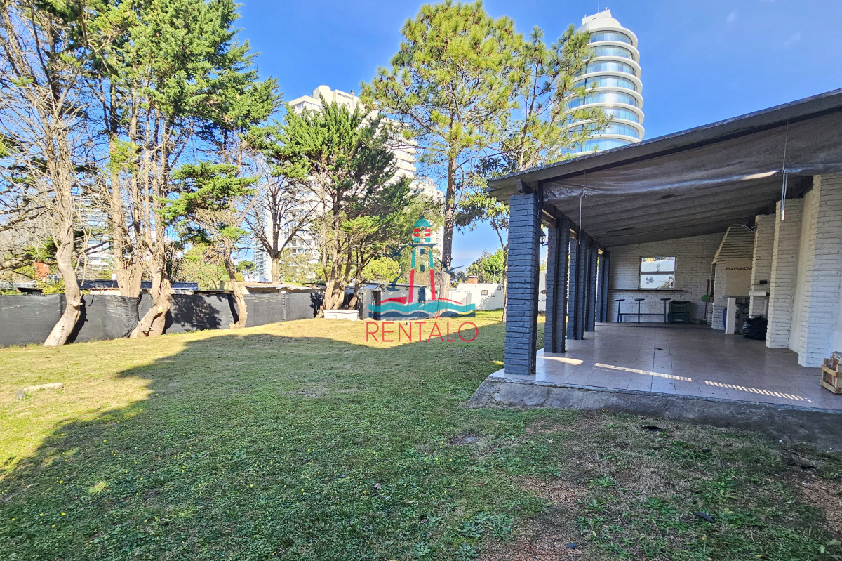 Casa ID.266 - Vendo casa 4 dormitorios en zona Shopping, Lugano, Punta del Este