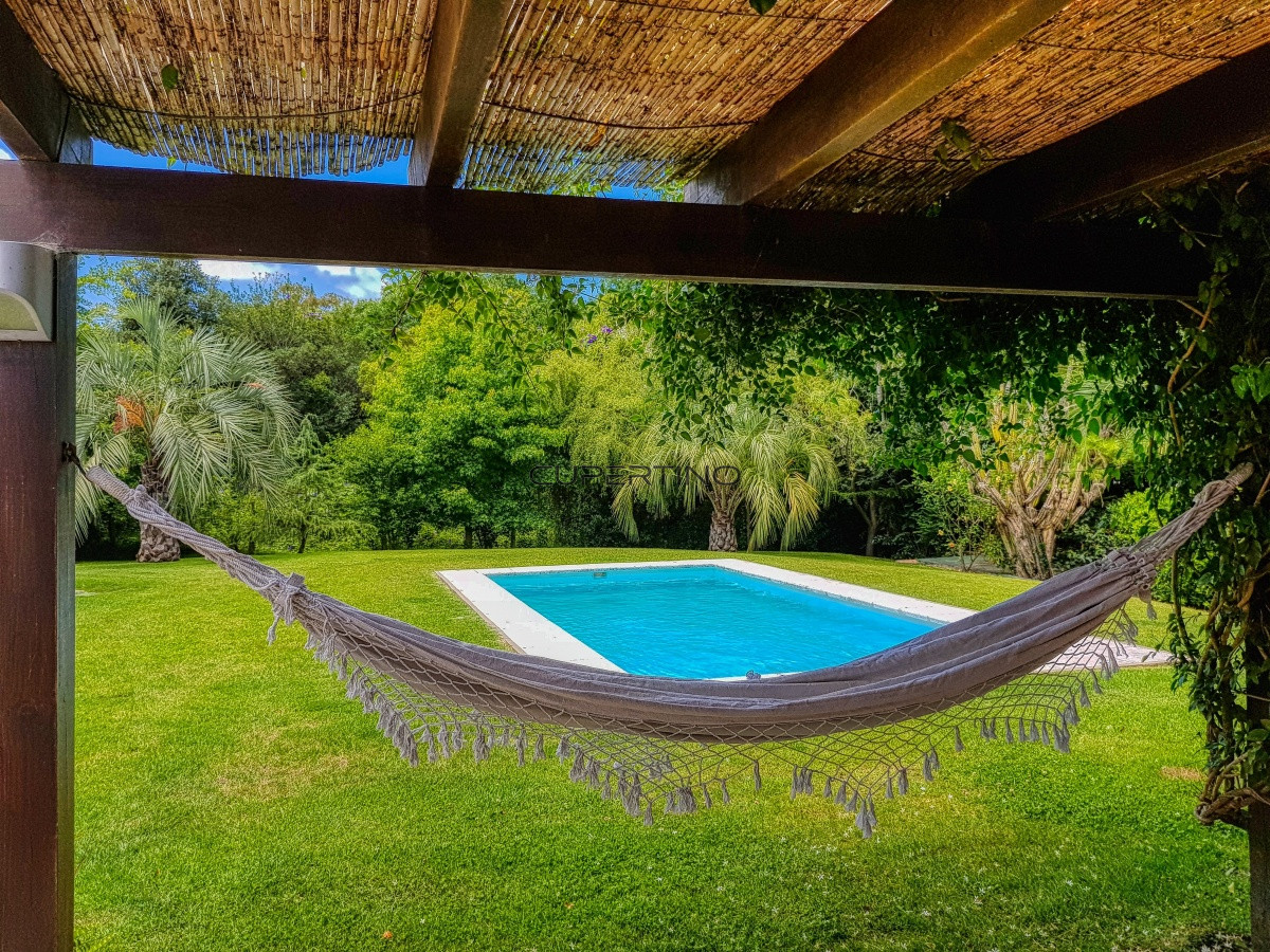 Casa ID.1193 - Se vende casa 5 dormitorios, con piscina en Rincon del Indio, playa Brava, Punta del Este.