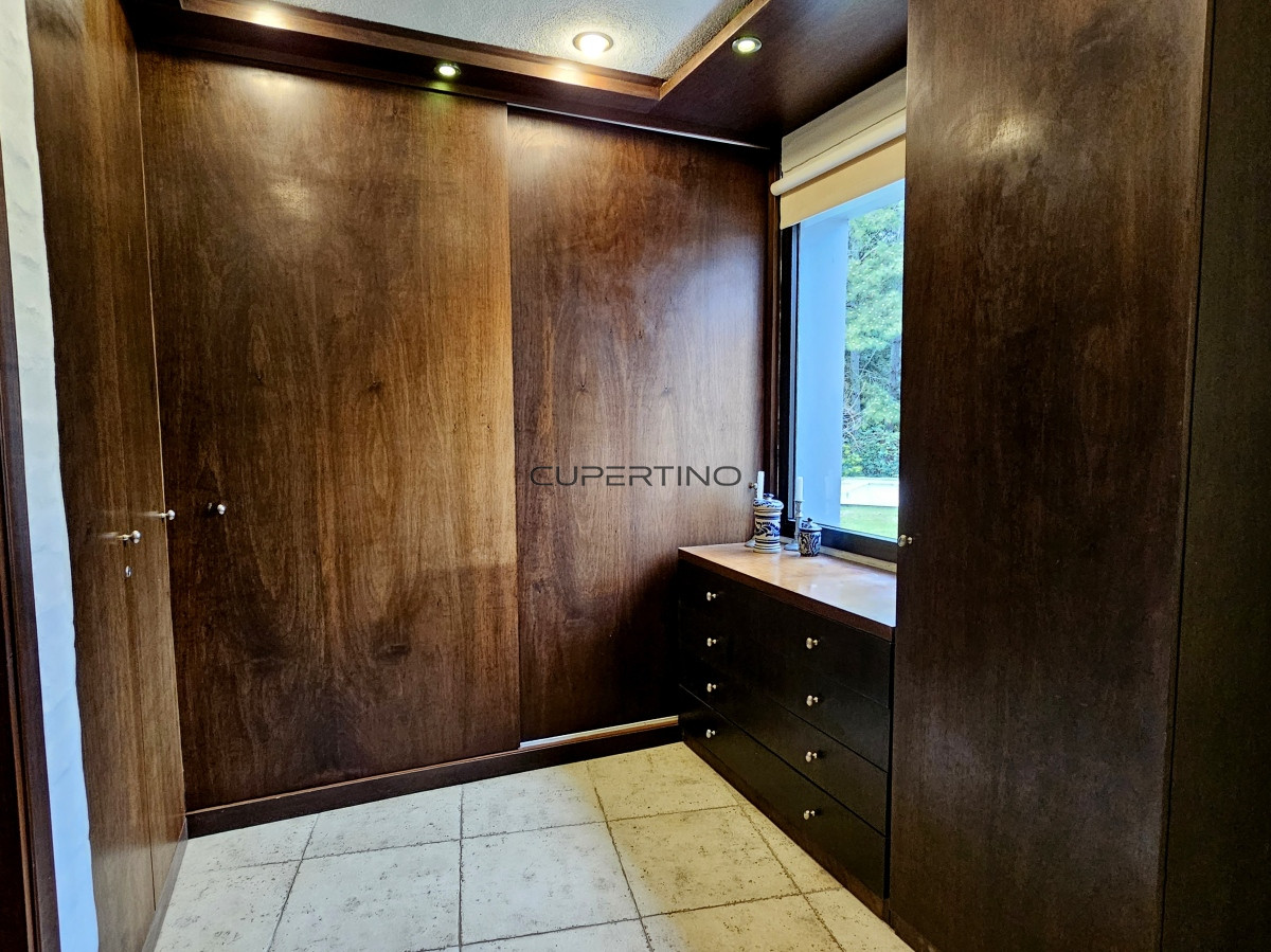 Casa ID.1193 - Se vende casa 5 dormitorios, con piscina en Rincon del Indio, playa Brava, Punta del Este.
