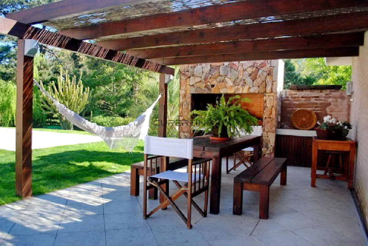 Casa ID.1193 - Se vende casa 5 dormitorios, con piscina en Rincon del Indio, playa Brava, Punta del Este.