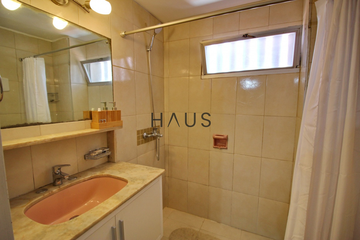 Apartamento ID.81 - En venta apartamento 2 dormitorios con parrillero y garaje en Península, Punta del Este
