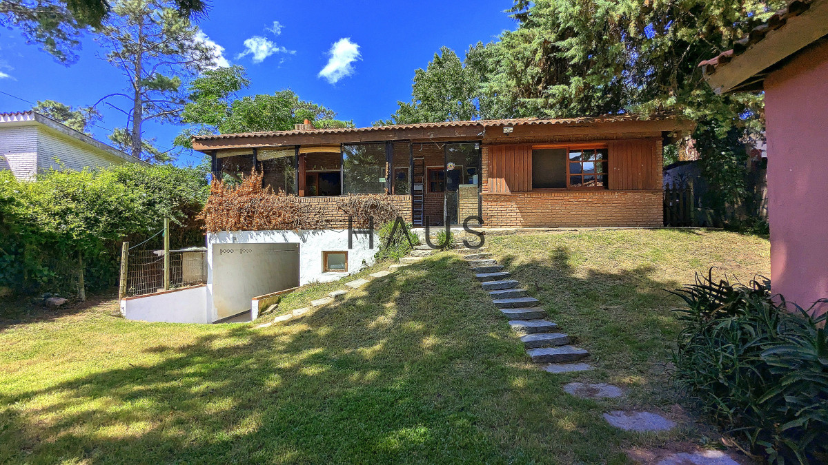 Casa ID.506 - Venta de casa 3 dormitorios en barrio cantegril Punta del este, Maldonado, cerca de playa Mansa