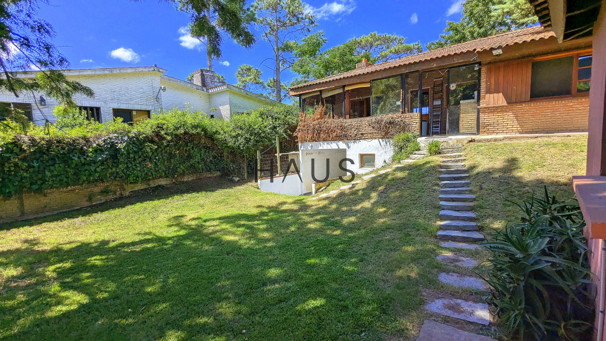 Casa ID.506 - Venta de casa 3 dormitorios en barrio cantegril Punta del este, Maldonado, cerca de playa Mansa