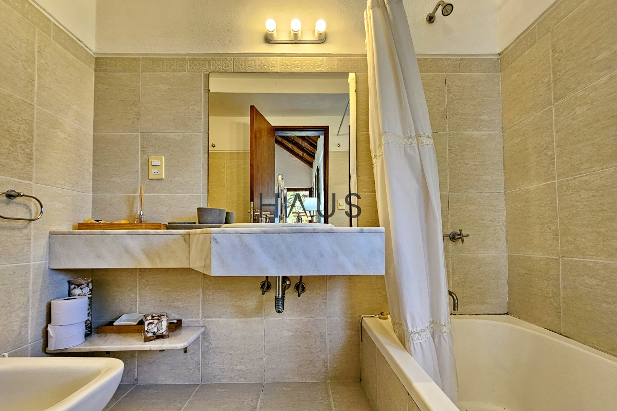 Casa ID.75 - En venta casa de 3 dormitorios y 3 baños en Rincon del indio, Punta del Este.