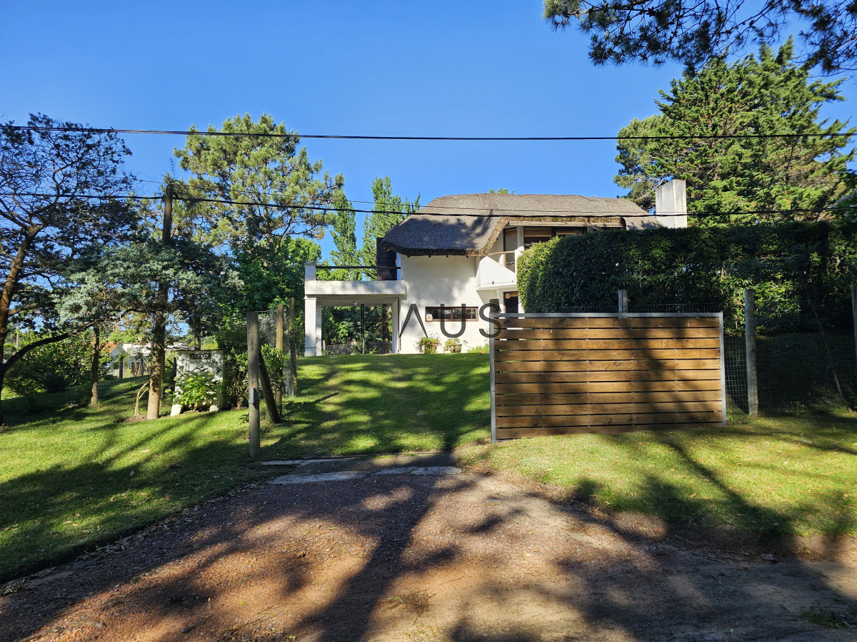 Casa ID.75 - En venta casa de 3 dormitorios y 3 baños en Rincon del indio, Punta del Este.