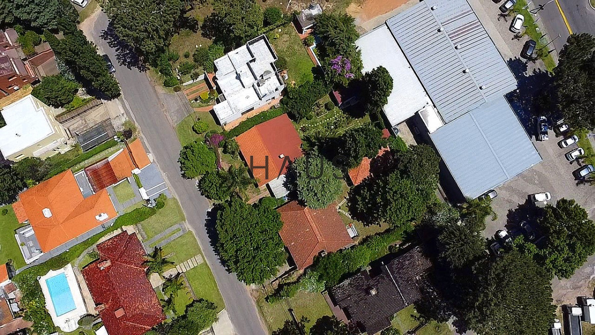 Casa ID.506 - Venta de casa 3 dormitorios en barrio cantegril Punta del este, Maldonado, cerca de playa Mansa