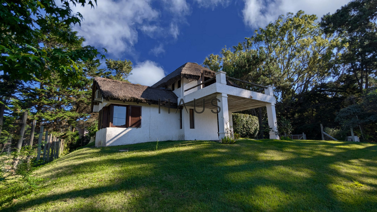 Casa ID.75 - En venta casa de 3 dormitorios y 3 baños en Rincon del indio, Punta del Este.