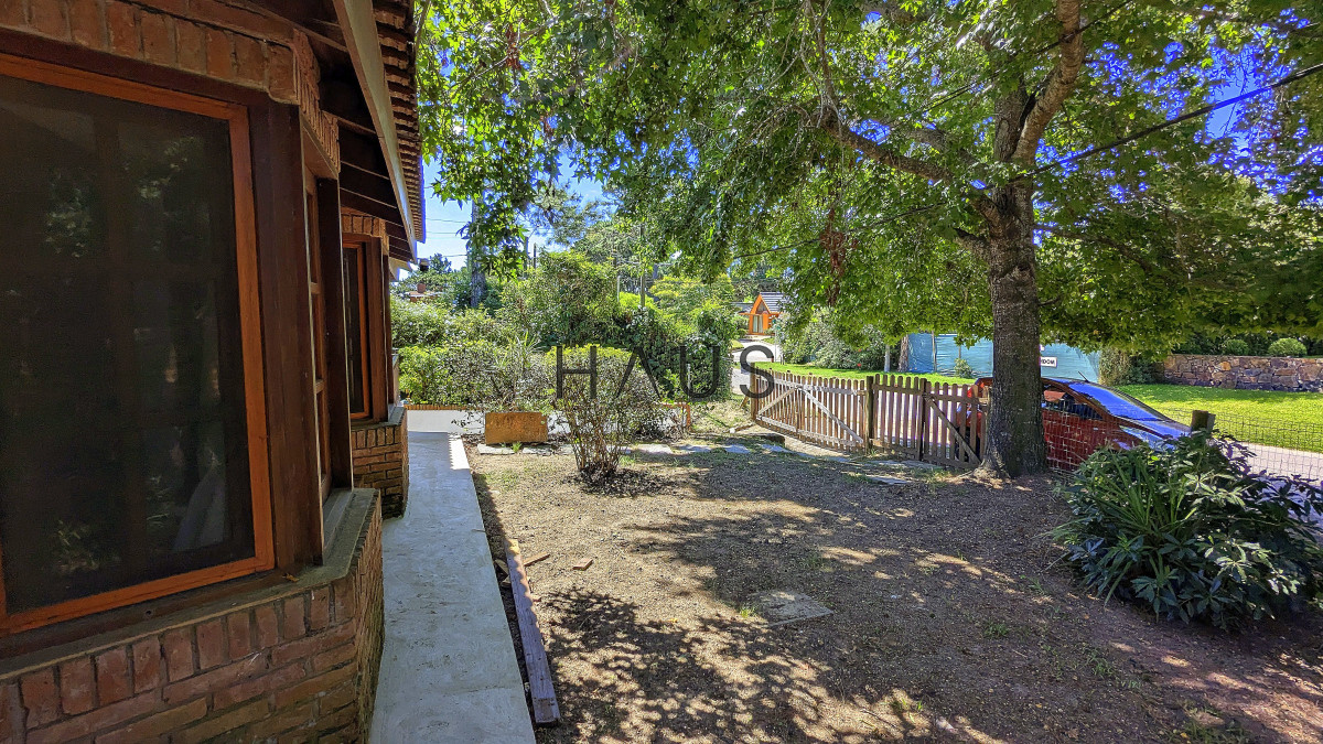 Casa ID.506 - Venta de casa 3 dormitorios en barrio cantegril Punta del este, Maldonado, cerca de playa Mansa