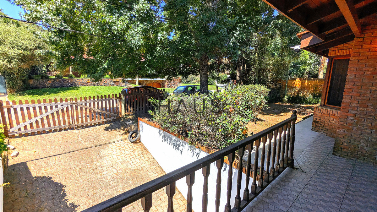 Casa ID.506 - Venta de casa 3 dormitorios en barrio cantegril Punta del este, Maldonado, cerca de playa Mansa