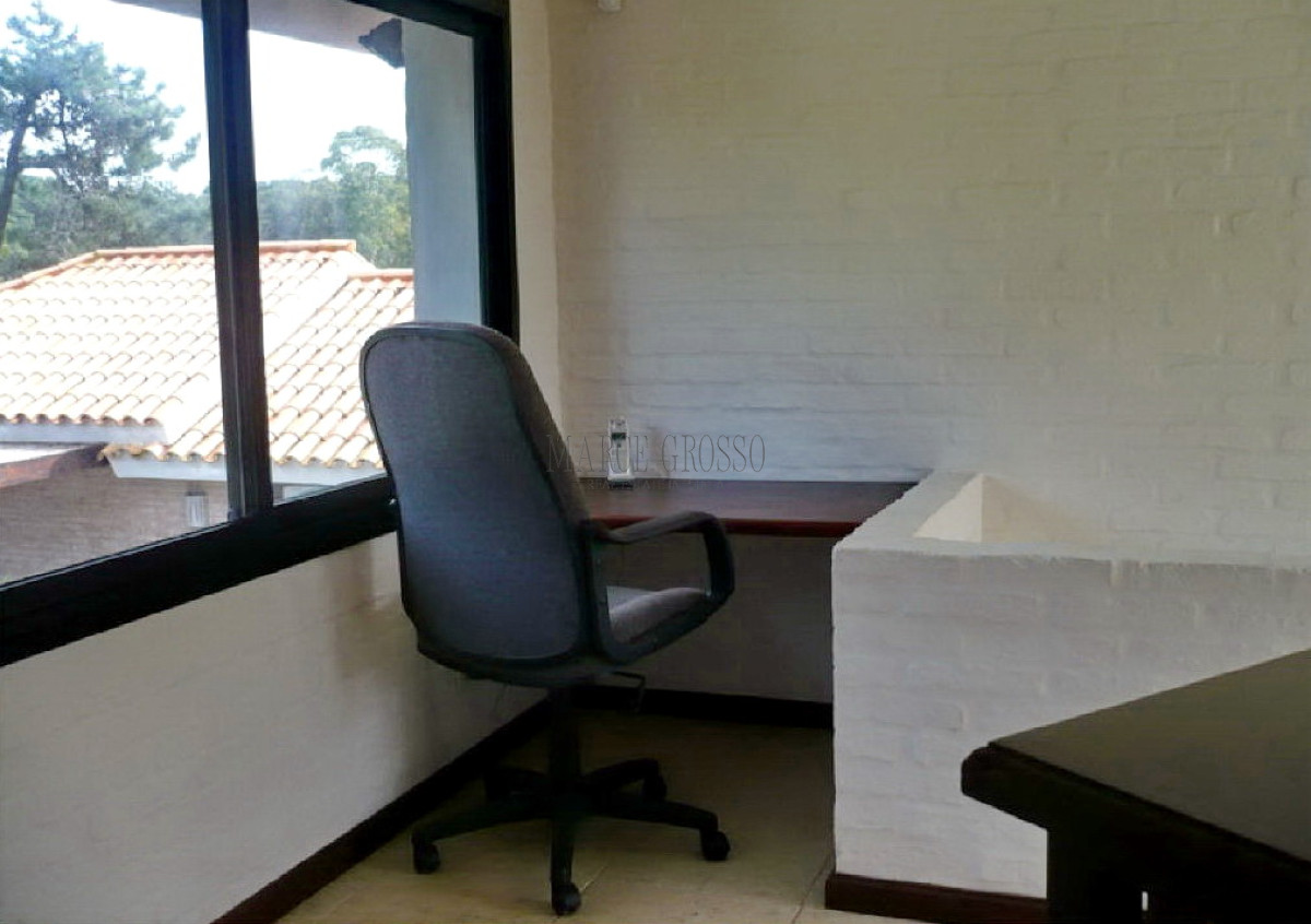 Casa ID.31 - Se vende casa 5 dormitorios, con piscina en Rincon del Indio, playa Brava, Punta del Este.