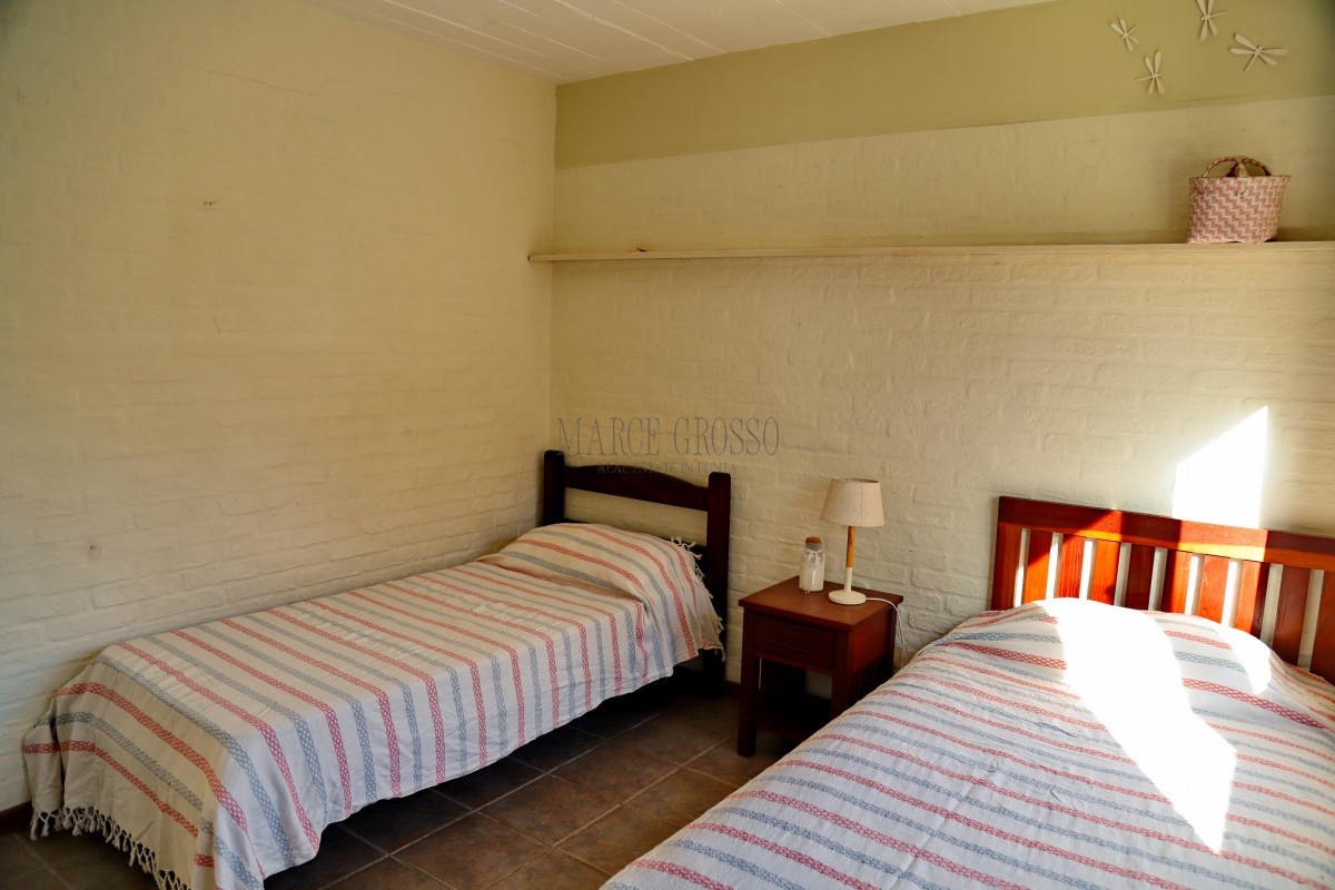 Casa ID.168 - En venta casa 4 dormitorios, con piscina climatizada en Pinares, Punta del Este