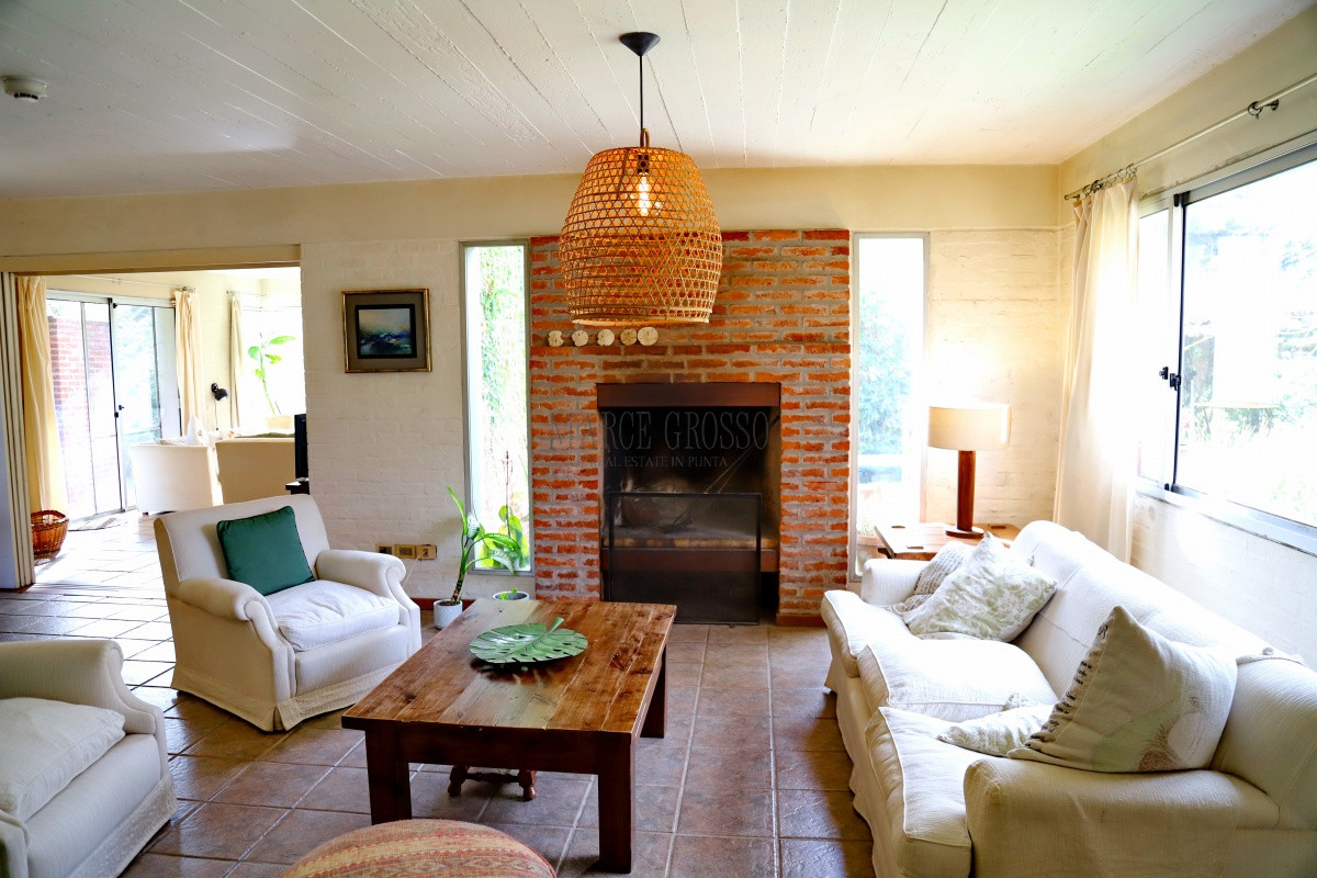 Casa ID.168 - En venta casa 4 dormitorios, con piscina climatizada en Pinares, Punta del Este