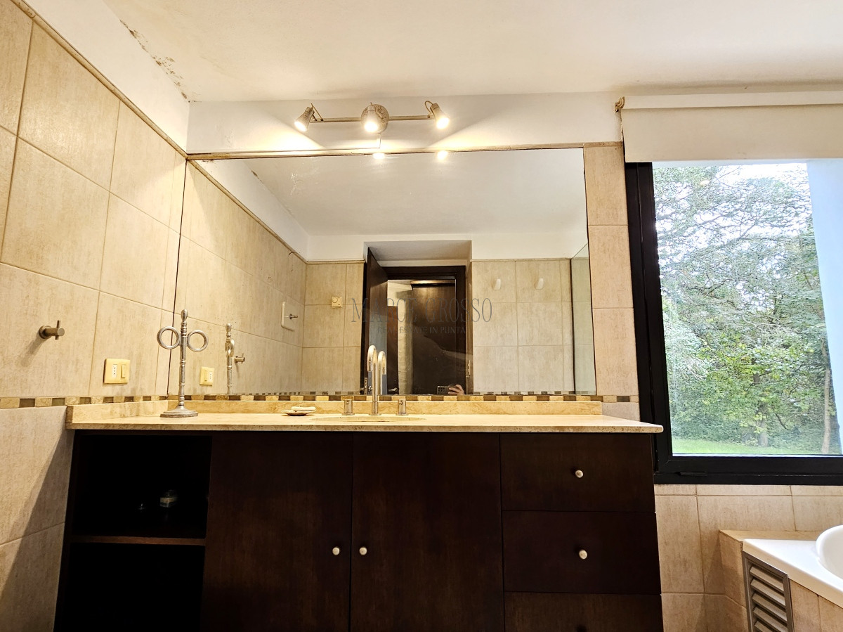 Casa ID.31 - Se vende casa 5 dormitorios, con piscina en Rincon del Indio, playa Brava, Punta del Este.