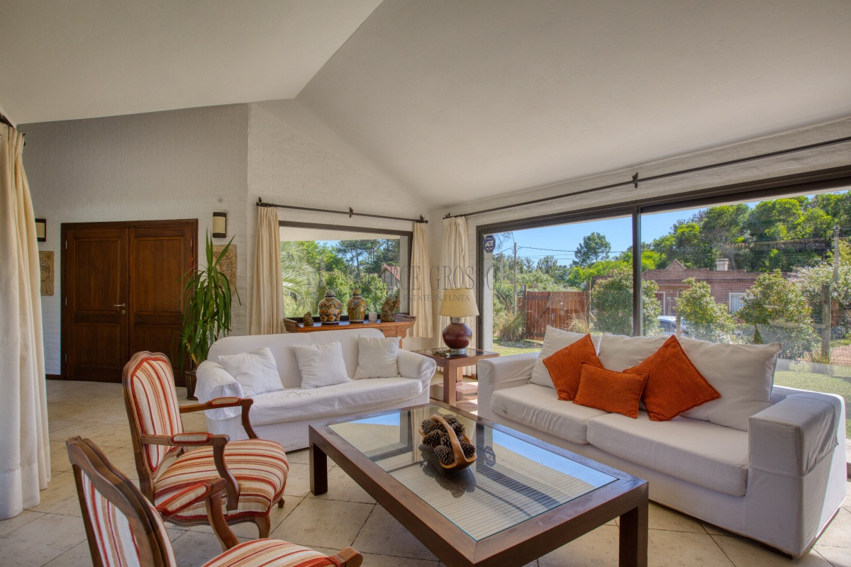 Casa ID.31 - Se vende casa 5 dormitorios, con piscina en Rincon del Indio, playa Brava, Punta del Este.