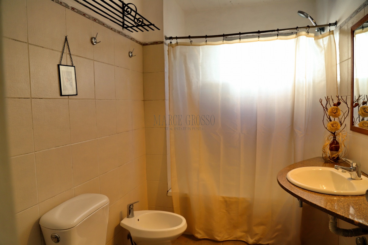 Casa ID.168 - En venta casa 4 dormitorios, con piscina climatizada en Pinares, Punta del Este