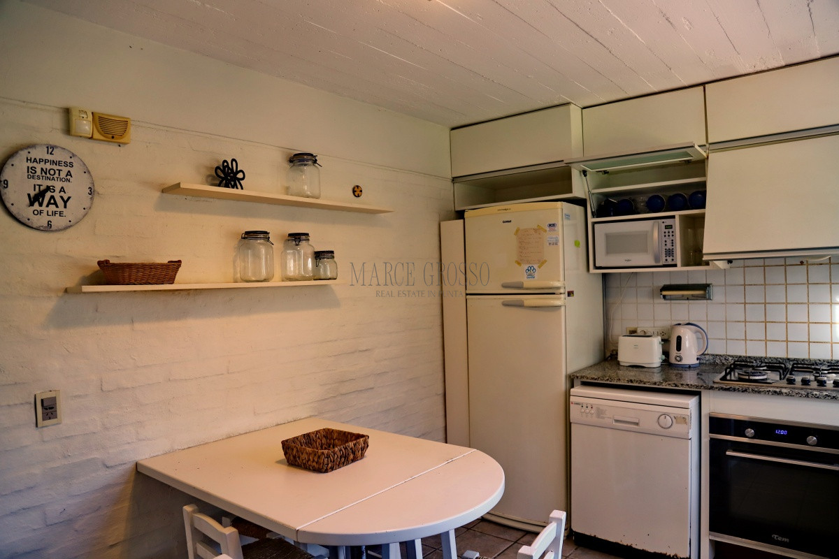 Casa ID.168 - En venta casa 4 dormitorios, con piscina climatizada en Pinares, Punta del Este