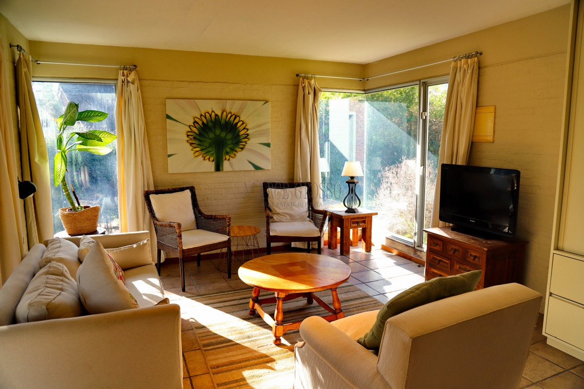 Casa ID.168 - En venta casa 4 dormitorios, con piscina climatizada en Pinares, Punta del Este