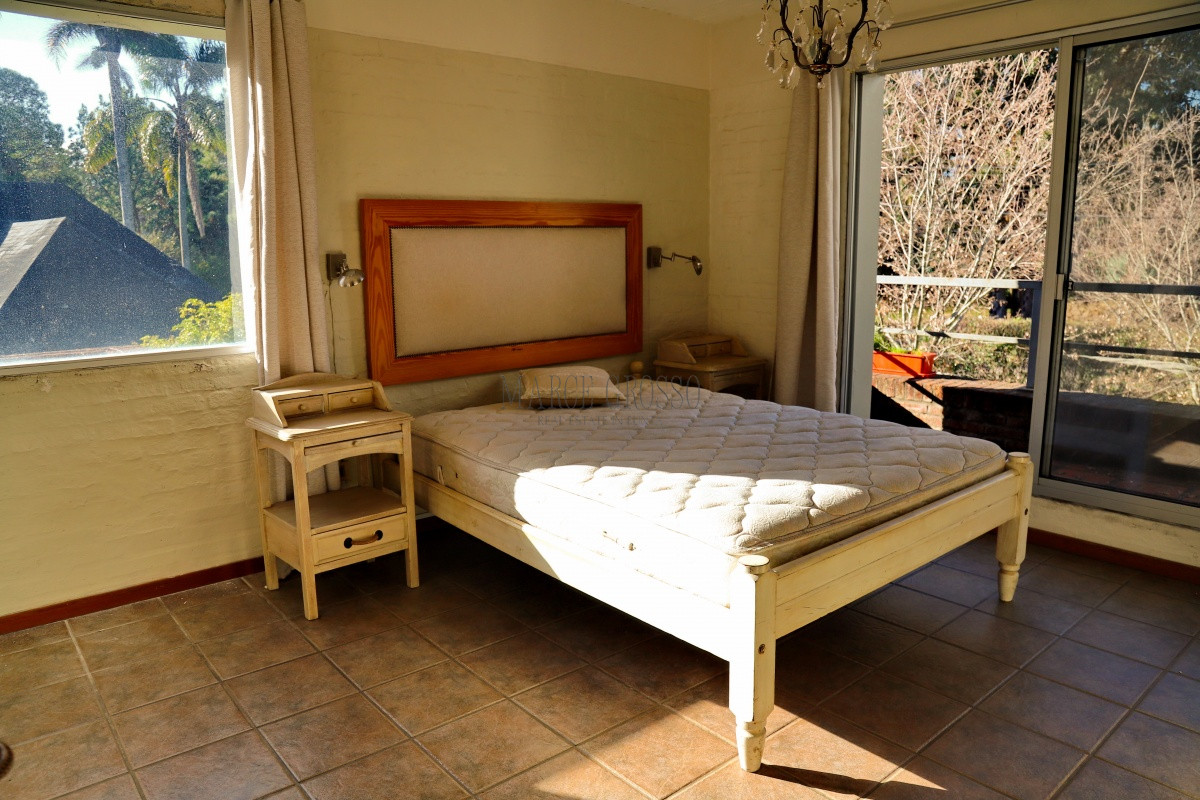 Casa ID.168 - En venta casa 4 dormitorios, con piscina climatizada en Pinares, Punta del Este