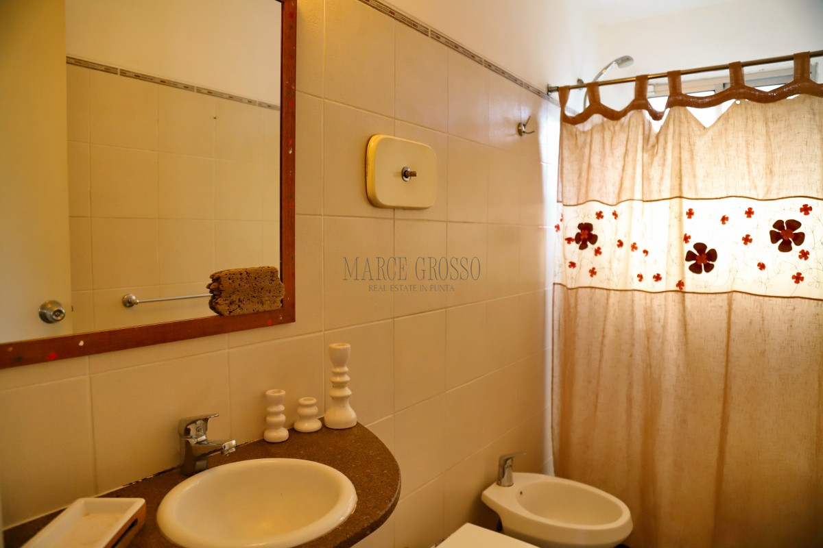 Casa ID.168 - En venta casa 4 dormitorios, con piscina climatizada en Pinares, Punta del Este