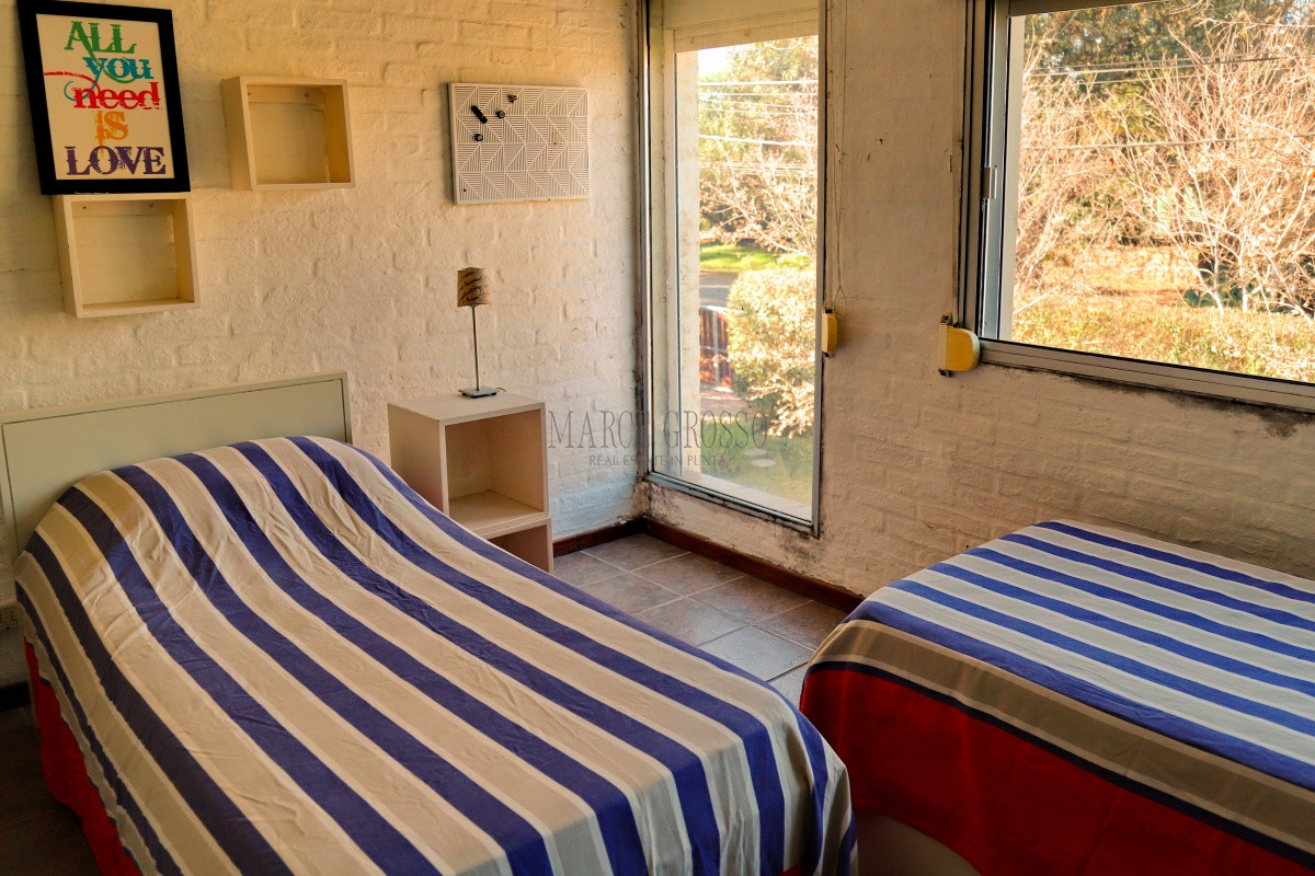 Casa ID.168 - En venta casa 4 dormitorios, con piscina climatizada en Pinares, Punta del Este