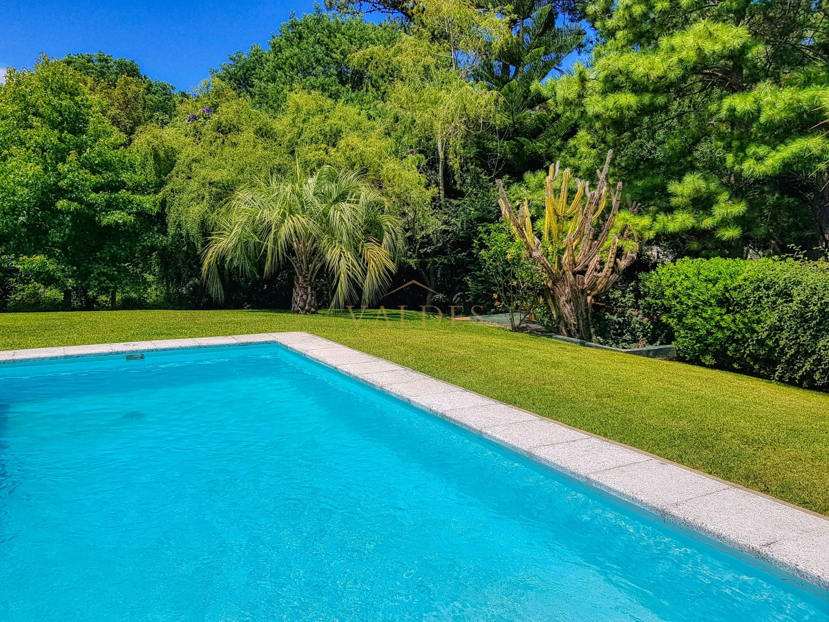 Casa ID.3589 - Se vende casa 5 dormitorios, con piscina en Rincon del Indio, playa Brava, Punta del Este.