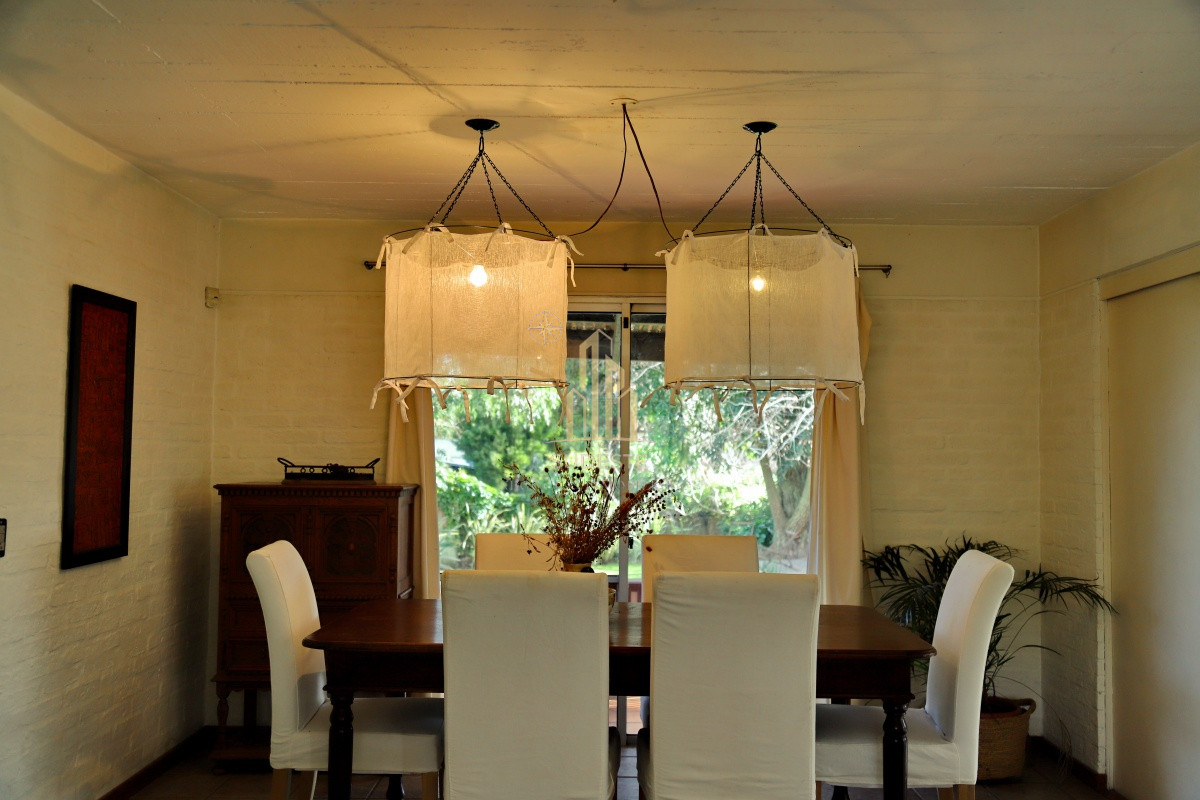 Casa ID.54 - En venta casa 4 dormitorios, con piscina climatizada en Pinares, Punta del Este