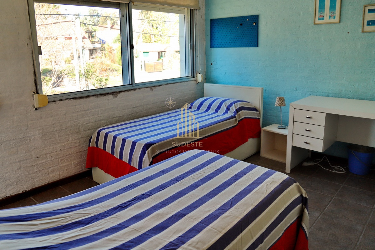 Casa ID.54 - En venta casa 4 dormitorios, con piscina climatizada en Pinares, Punta del Este