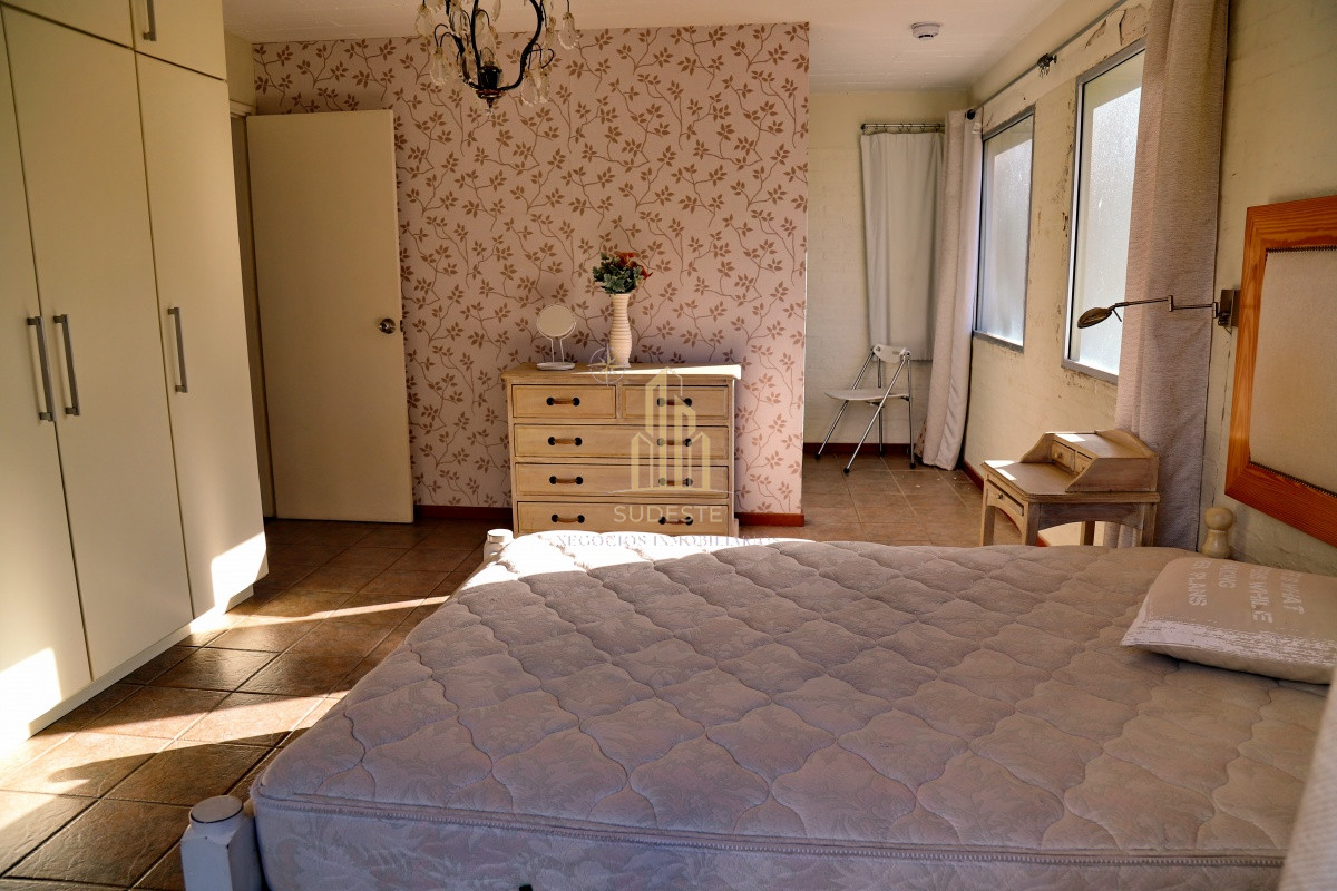 Casa ID.54 - En venta casa 4 dormitorios, con piscina climatizada en Pinares, Punta del Este