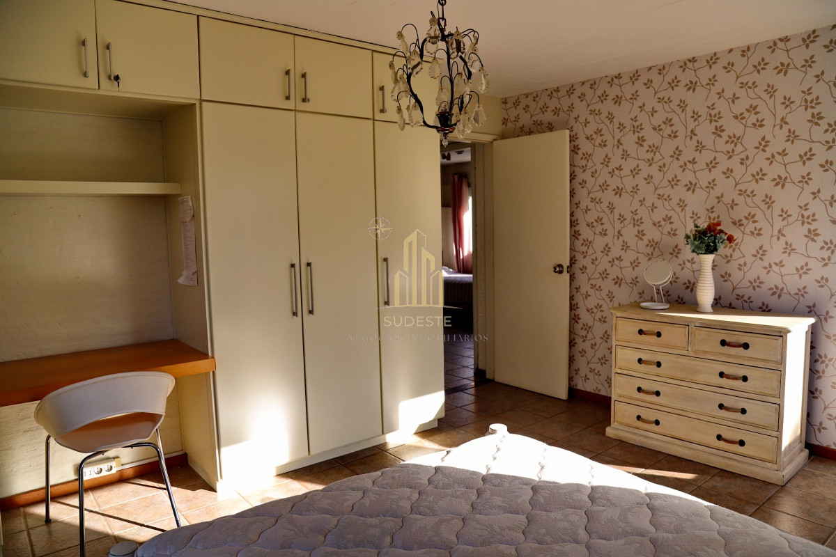 Casa ID.54 - En venta casa 4 dormitorios, con piscina climatizada en Pinares, Punta del Este