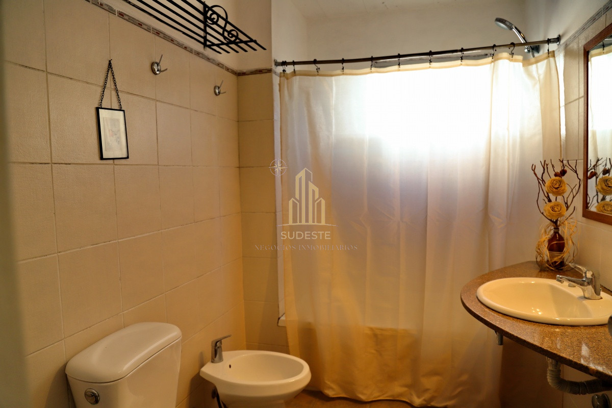 Casa ID.54 - En venta casa 4 dormitorios, con piscina climatizada en Pinares, Punta del Este