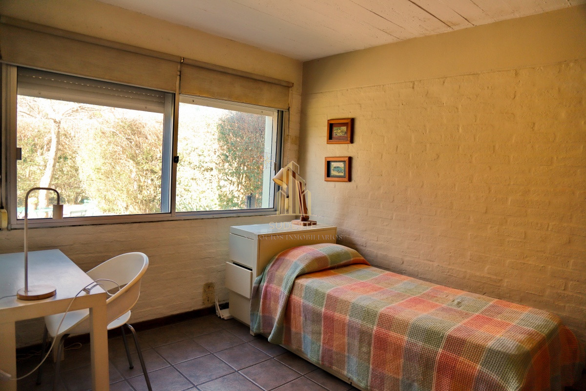 Casa ID.54 - En venta casa 4 dormitorios, con piscina climatizada en Pinares, Punta del Este