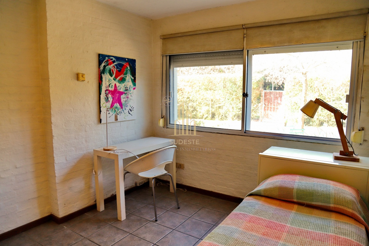 Casa ID.54 - En venta casa 4 dormitorios, con piscina climatizada en Pinares, Punta del Este