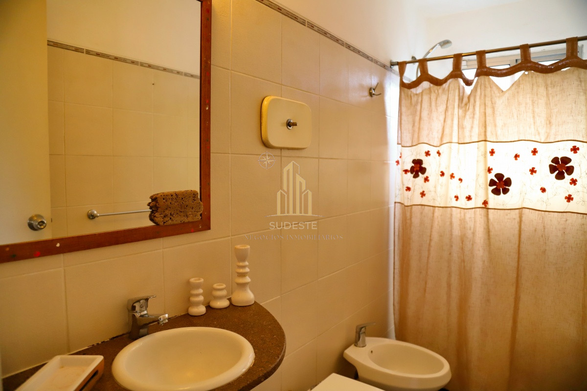 Casa ID.54 - En venta casa 4 dormitorios, con piscina climatizada en Pinares, Punta del Este