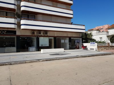 en venta local a la calle con baño en peninsula, punta del este. - zen6641l