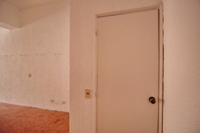 en venta local a la calle con baño en peninsula, punta del este. - zen6641l