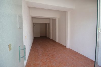 en venta local a la calle con baño en peninsula, punta del este. - zen6641l