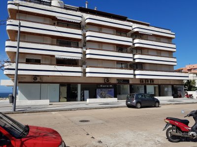 en venta local a la calle con baño en peninsula, punta del este. - zen6641l