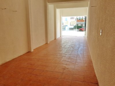 en venta local a la calle con baño en peninsula, punta del este. - zen6641l