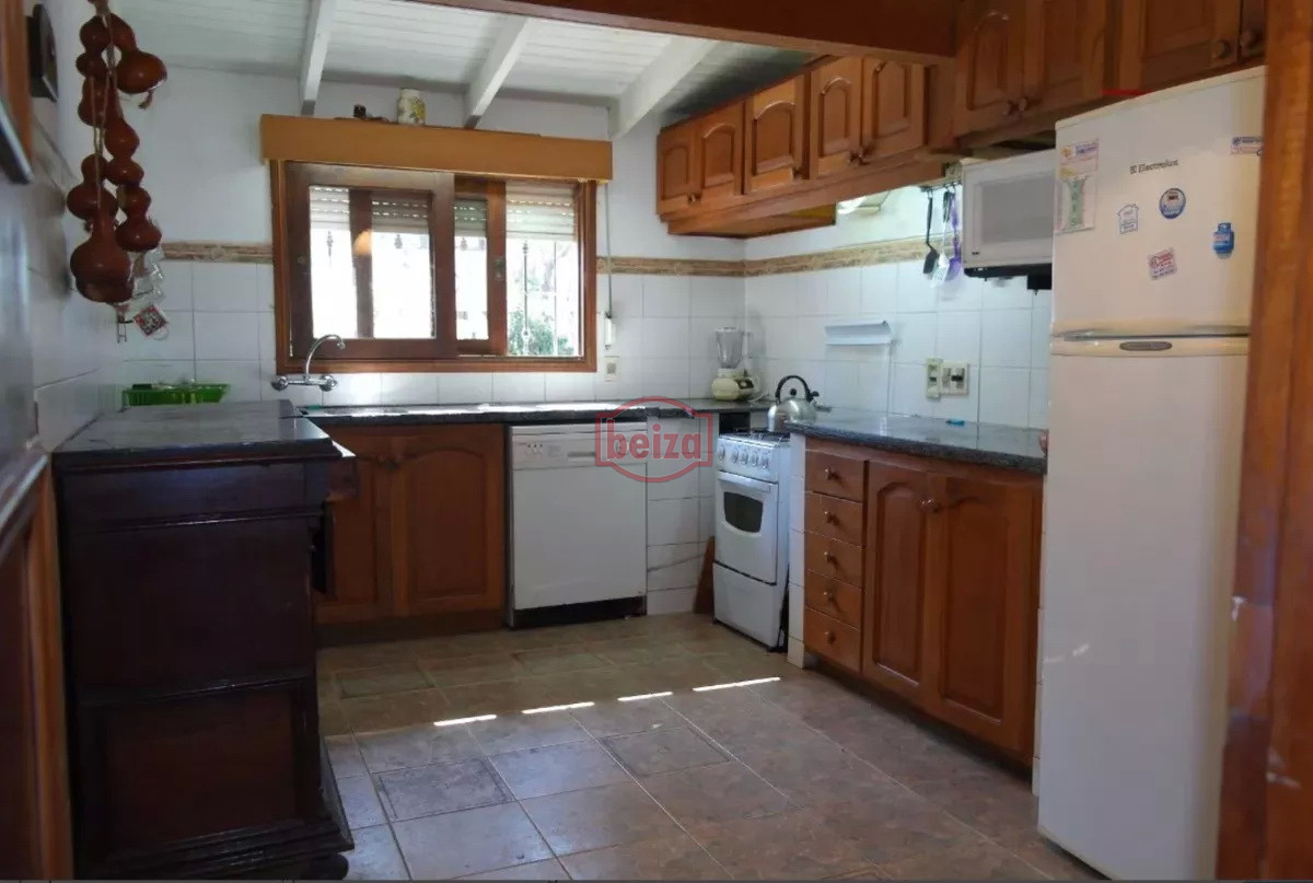 Casa ID.165872/Excelente-casa-moderna-en-Tio-tom,-pegada-al-mar - Casa de 4 dormitorios con piscina en alquiler en Brava, Punta del Este.