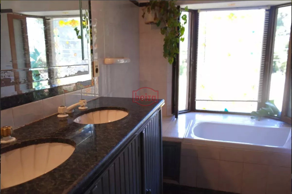 Casa ID.165872/Excelente-casa-moderna-en-Tio-tom,-pegada-al-mar - Casa de 4 dormitorios con piscina en alquiler en Brava, Punta del Este.