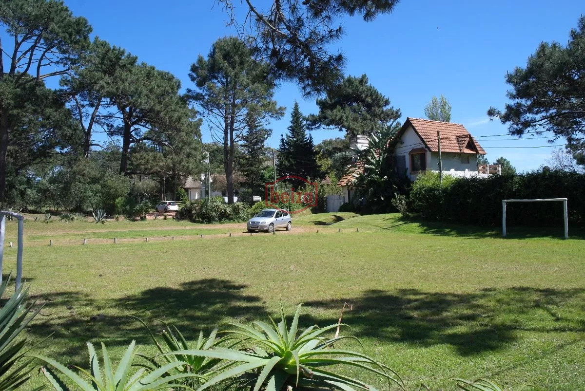 Casa ID.165872/Excelente-casa-moderna-en-Tio-tom,-pegada-al-mar - Casa de 4 dormitorios con piscina en alquiler en Brava, Punta del Este.
