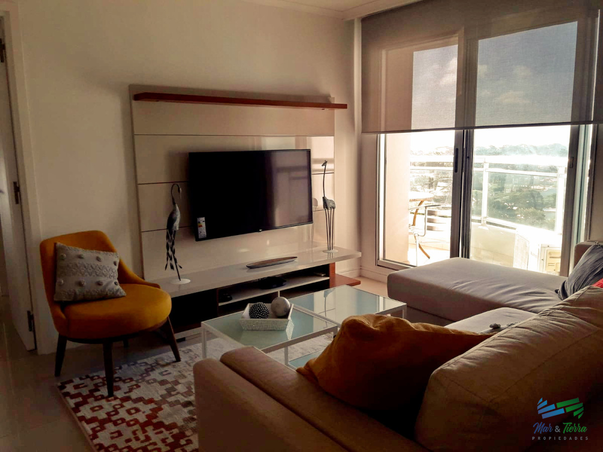 Apartamento en Roosevelt, 2 dormitorios, edificio con servicios, temporada 2025 