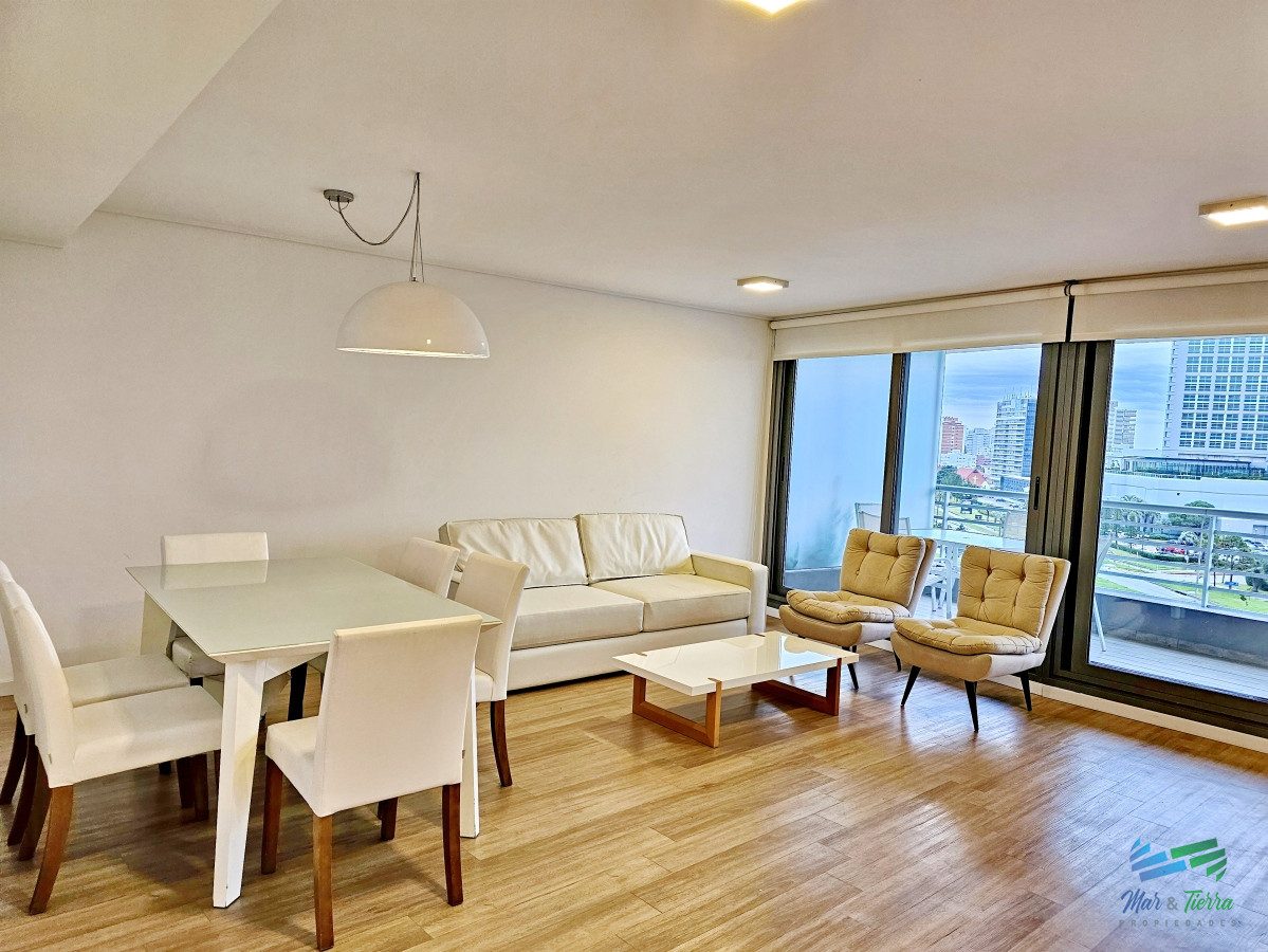 APARTAMENTO EN VENTA, 2 DORMITORIOS EN SUITE, PUNTA DEL ESTE. EN EDIFICIO CON SERVICIOS 